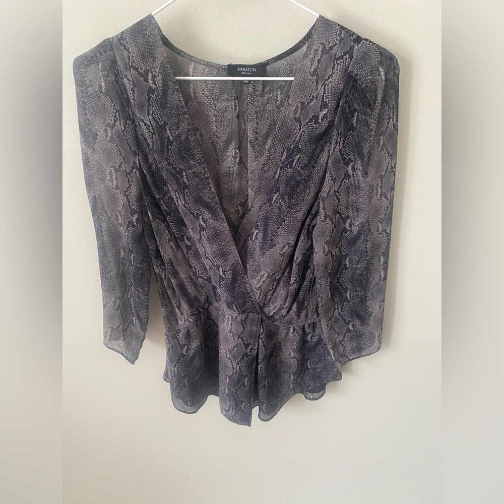 Aritzia Babaton Finley Blouse, Size Small, Snakeskin Print